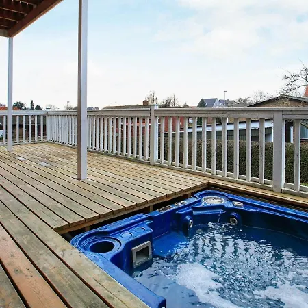 Semesterbostad 10 Person In