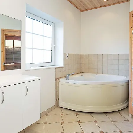 10 Person In Bagenkop